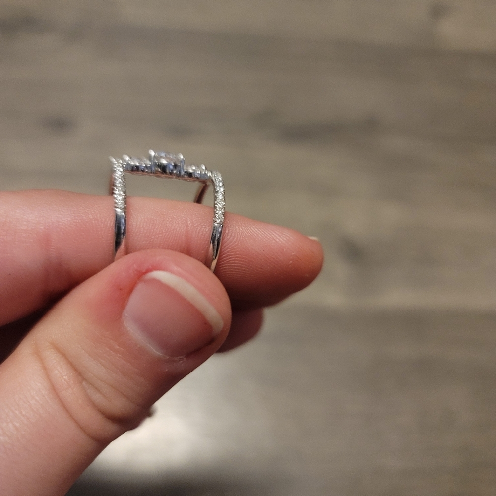 Diamond  ring - Picture 2 of 4